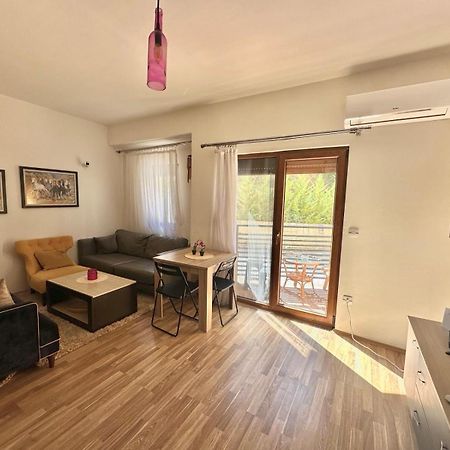 Forest View Apartment مافروفو المظهر الخارجي الصورة